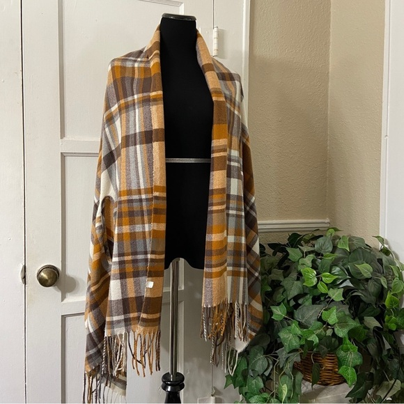 Soft Plaid Scarf With Armholes & Tassel Hem - Picture 4 of 11